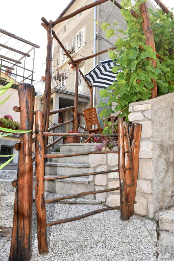 Apartment Anamarija Валун Экстерьер фото